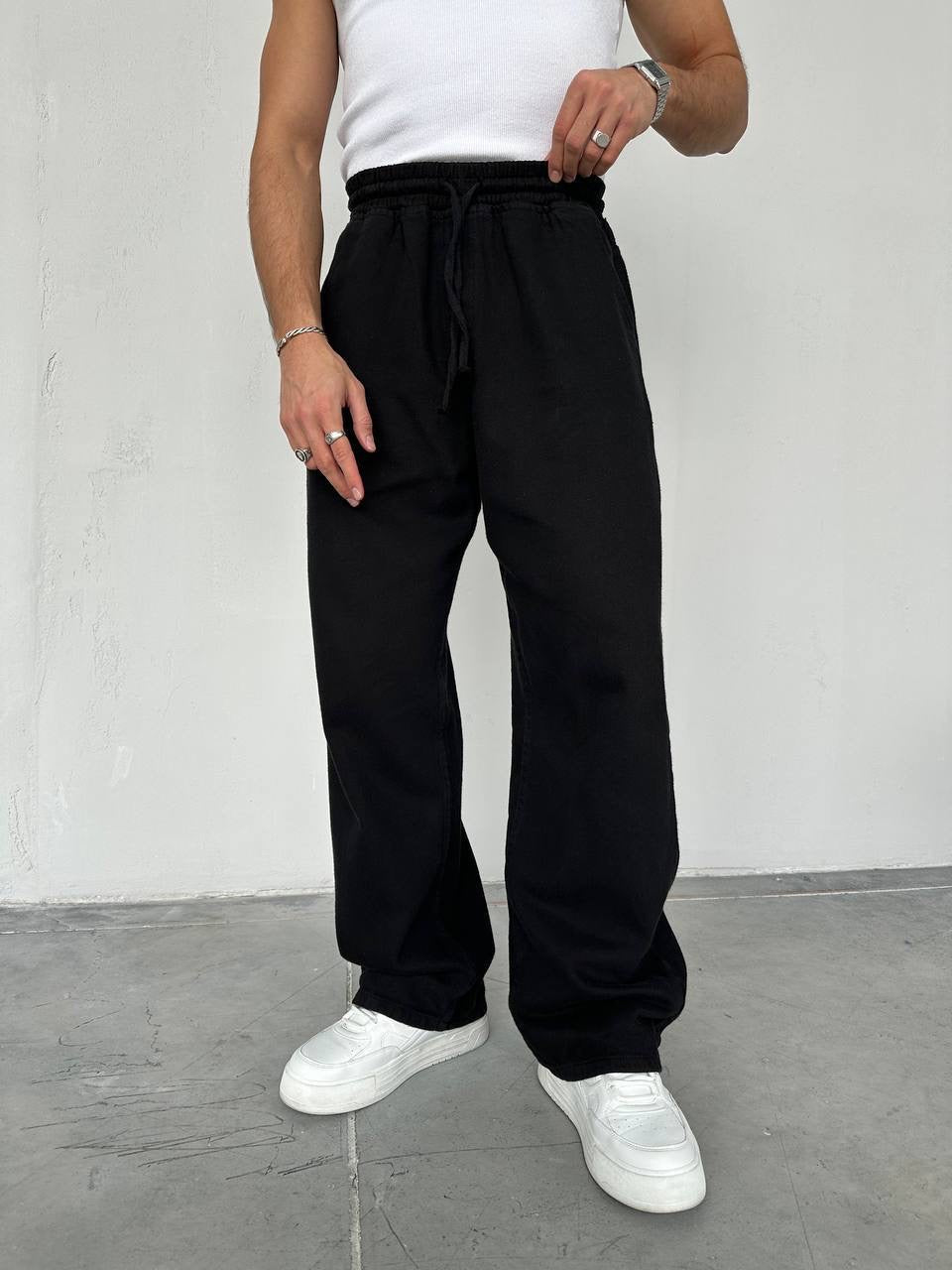 Baggy black pants