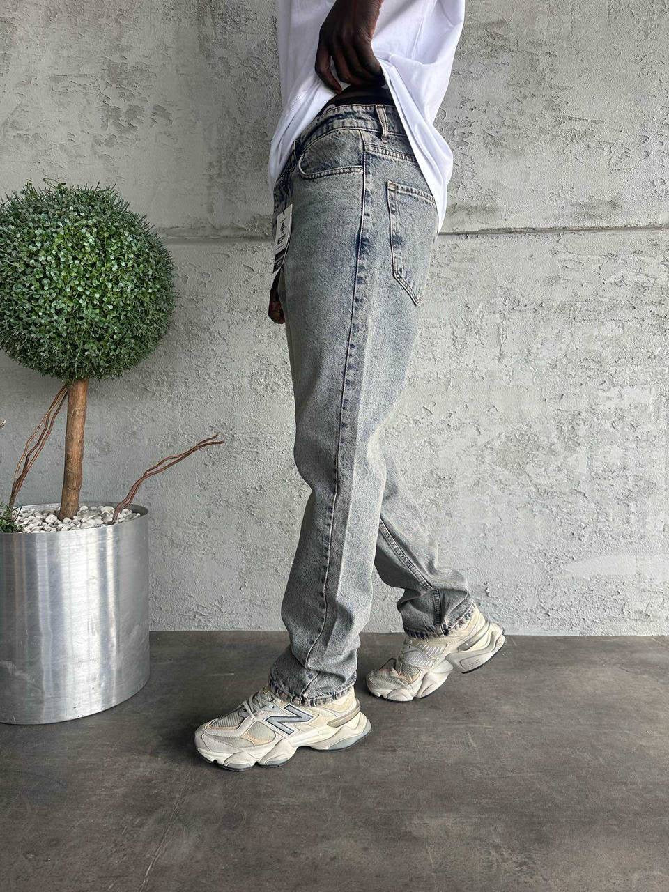 Light washed jeans pants